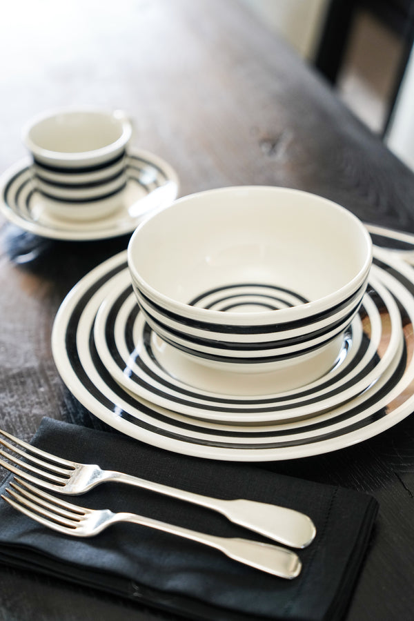 La Vuelta Dinnerware Set, White/Black