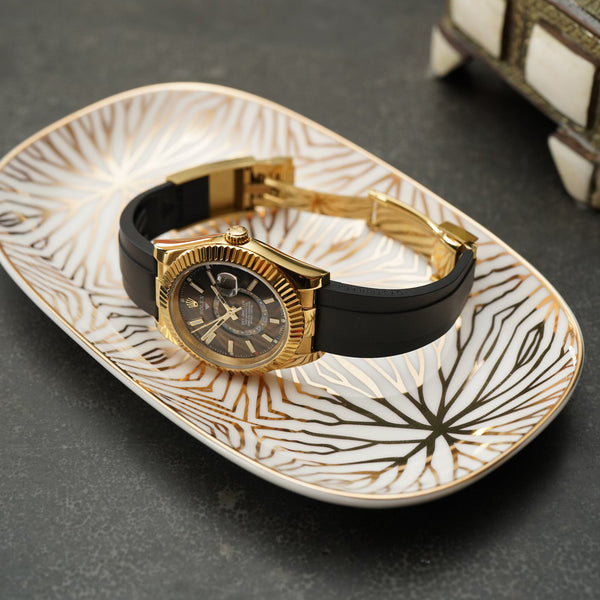Talianna Lily Pad Catchall Tray, White & Gold